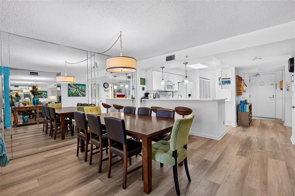 En Venta: $449,000 (2 camas, 2 baños, 1383 Pies cuadrados)