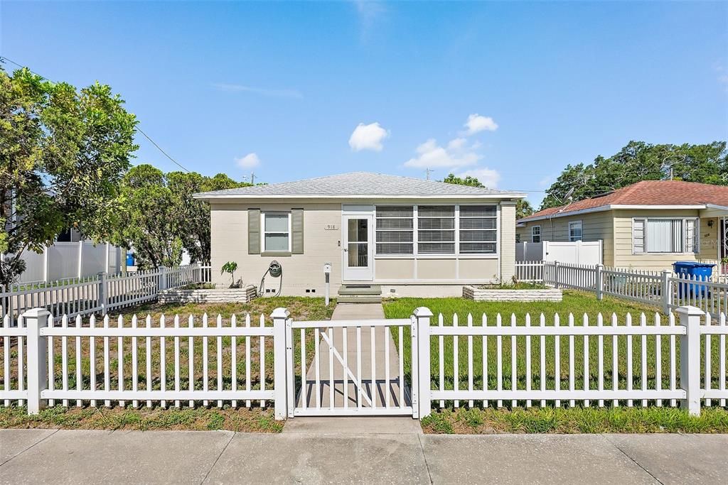 En Venta: $465,000 (3 camas, 2 baños, 1490 Pies cuadrados)