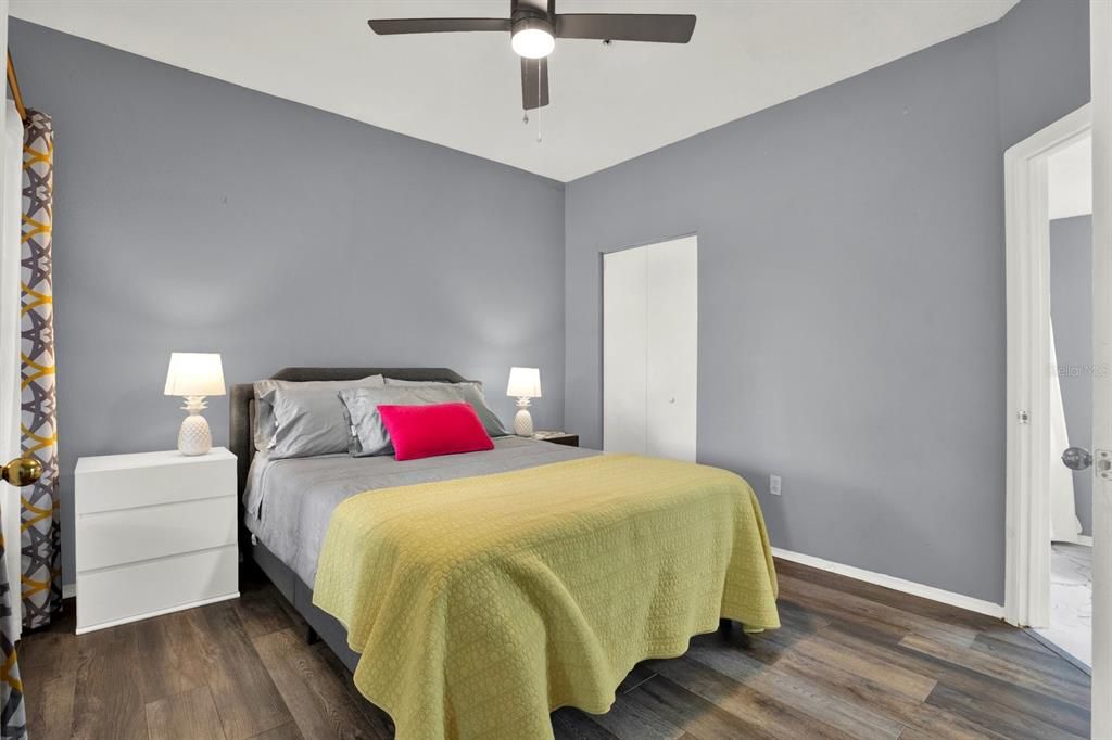 For Sale: $199,900 (1 beds, 1 baths, 725 Square Feet)