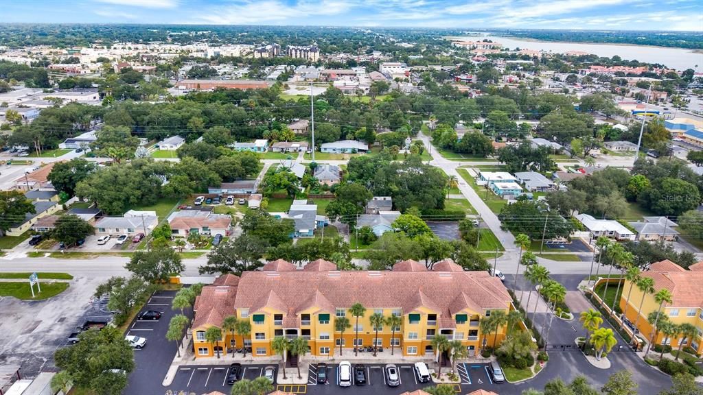 For Sale: $199,900 (1 beds, 1 baths, 725 Square Feet)