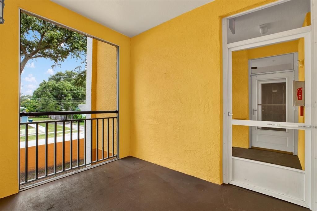 For Sale: $199,900 (1 beds, 1 baths, 725 Square Feet)
