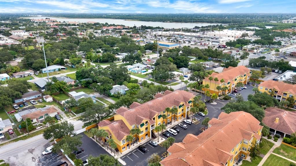 For Sale: $199,900 (1 beds, 1 baths, 725 Square Feet)