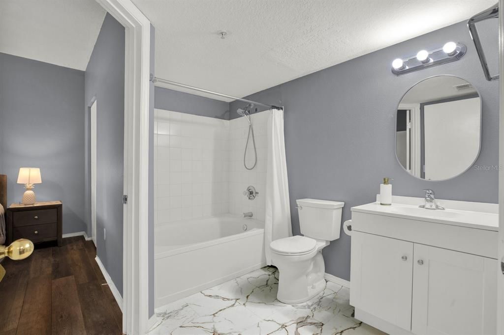 For Sale: $199,900 (1 beds, 1 baths, 725 Square Feet)