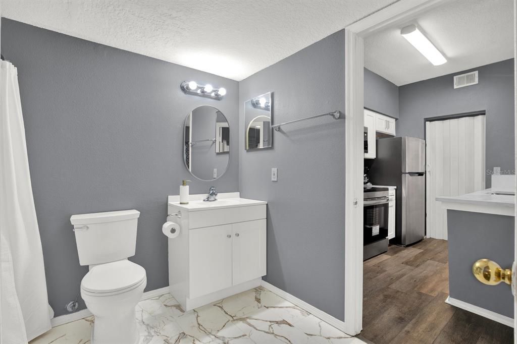 For Sale: $199,900 (1 beds, 1 baths, 725 Square Feet)