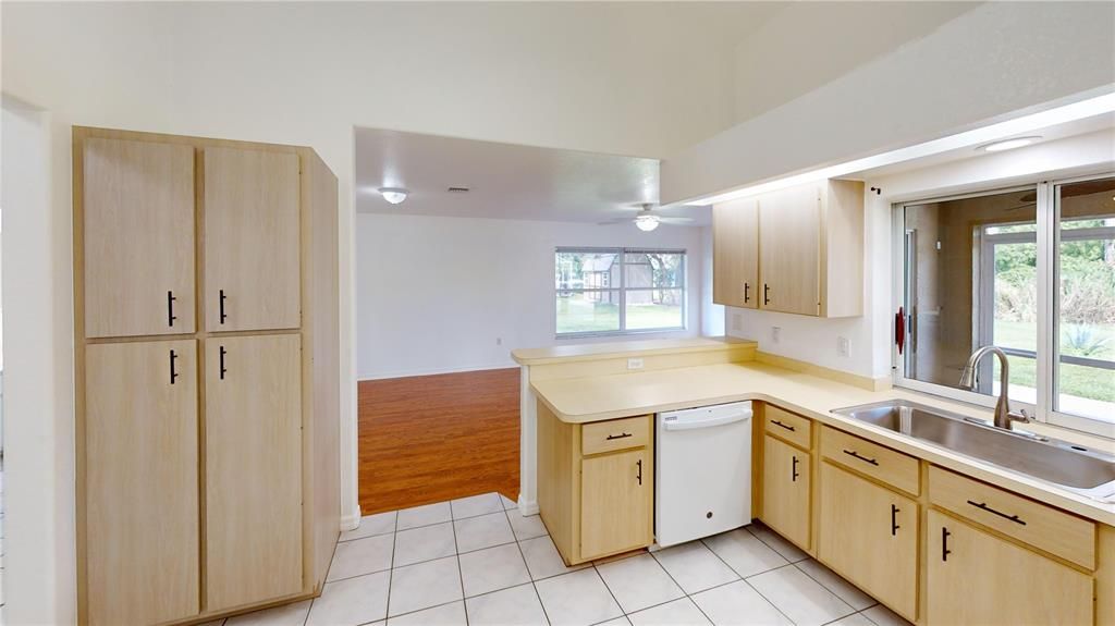В аренду: $2,500 (3 спален, 2 ванн, 1718 Квадратных фут)