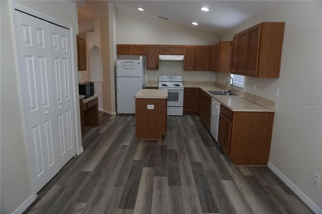 En Venta: $299,900 (3 camas, 2 baños, 1606 Pies cuadrados)