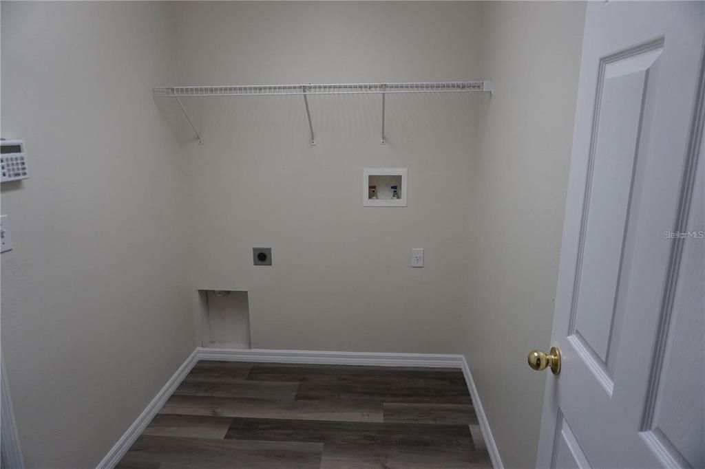 En Venta: $299,900 (3 camas, 2 baños, 1606 Pies cuadrados)