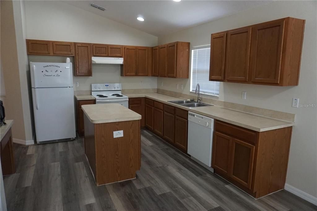 En Venta: $299,900 (3 camas, 2 baños, 1606 Pies cuadrados)
