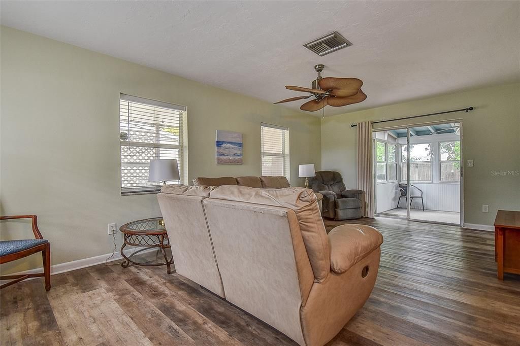 En Venta: $217,000 (2 camas, 1 baños, 1170 Pies cuadrados)