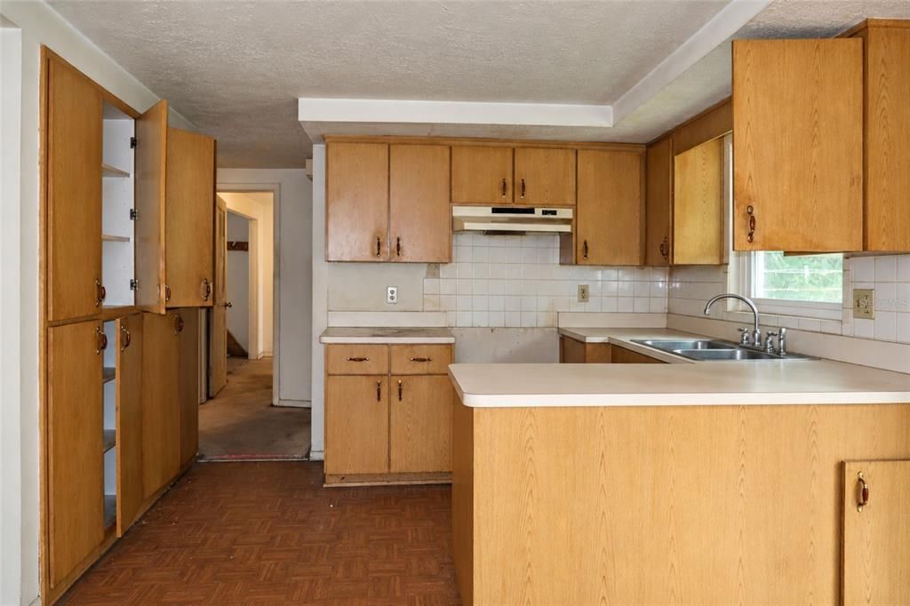 На продажу: $129,800 (3 спален, 1 ванн, 916 Квадратных фут)
