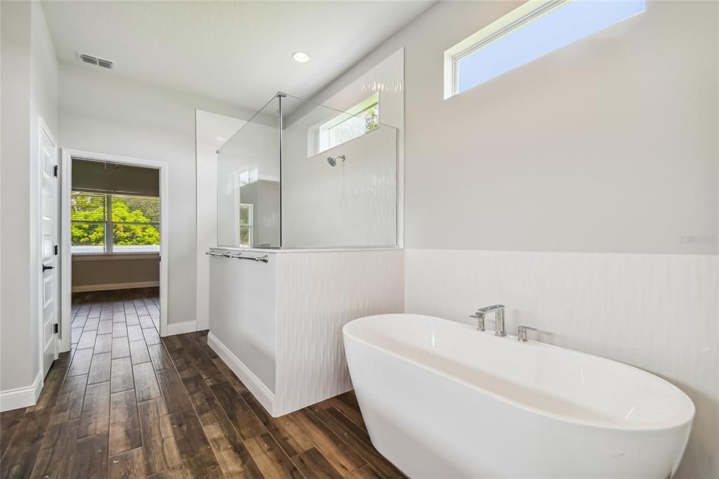 For Rent: $3,495 (4 beds, 3 baths, 2621 Square Feet)