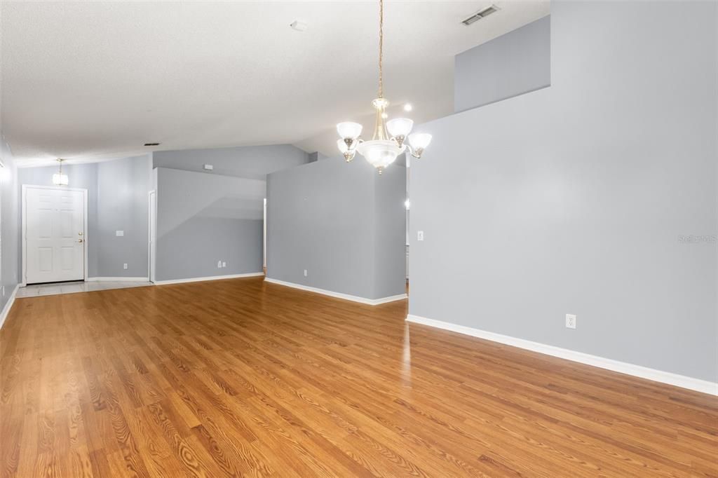 En Venta: $450,000 (3 camas, 2 baños, 1901 Pies cuadrados)