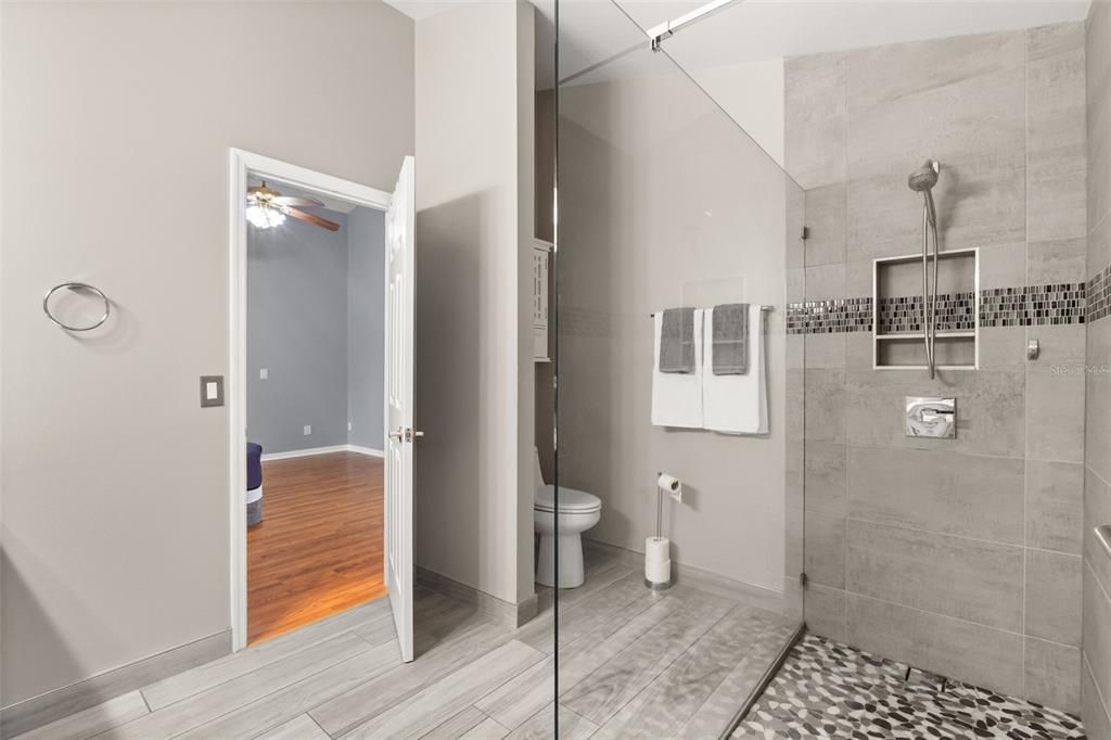 En Venta: $450,000 (3 camas, 2 baños, 1901 Pies cuadrados)