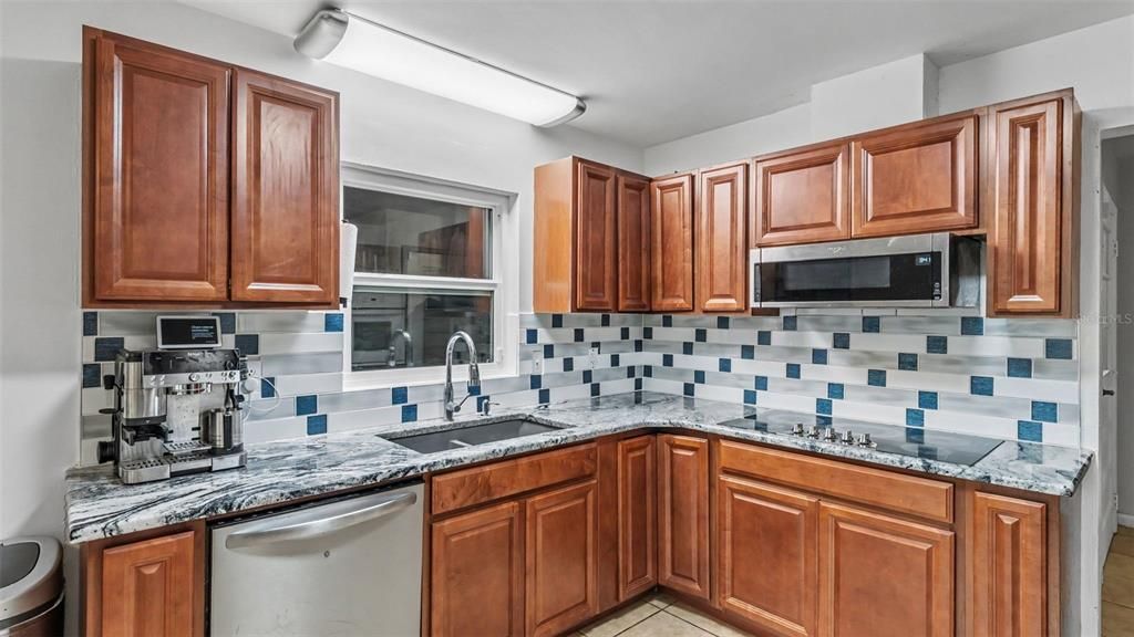 На продажу: $350,000 (3 спален, 2 ванн, 1862 Квадратных фут)