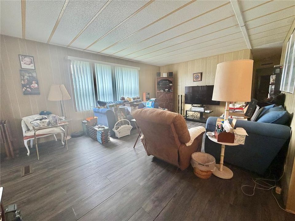 For Sale: $80,000 (2 beds, 2 baths, 1056 Square Feet)