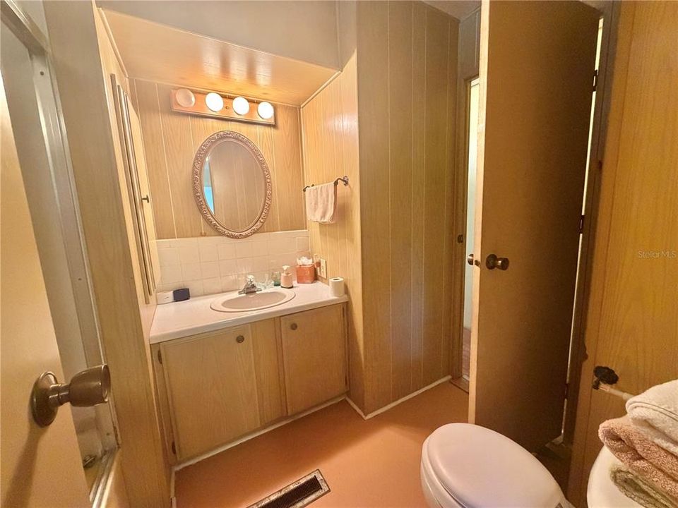 For Sale: $80,000 (2 beds, 2 baths, 1056 Square Feet)