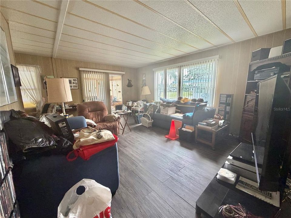 For Sale: $80,000 (2 beds, 2 baths, 1056 Square Feet)