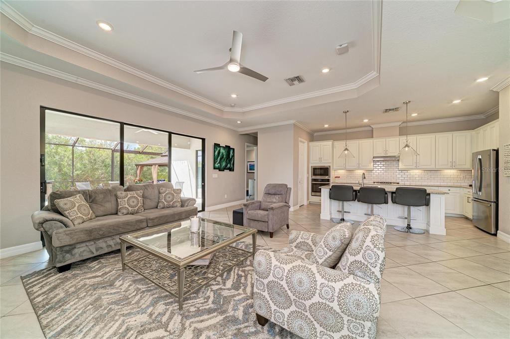 Activo con contrato: $985,000 (4 camas, 4 baños, 2868 Pies cuadrados)