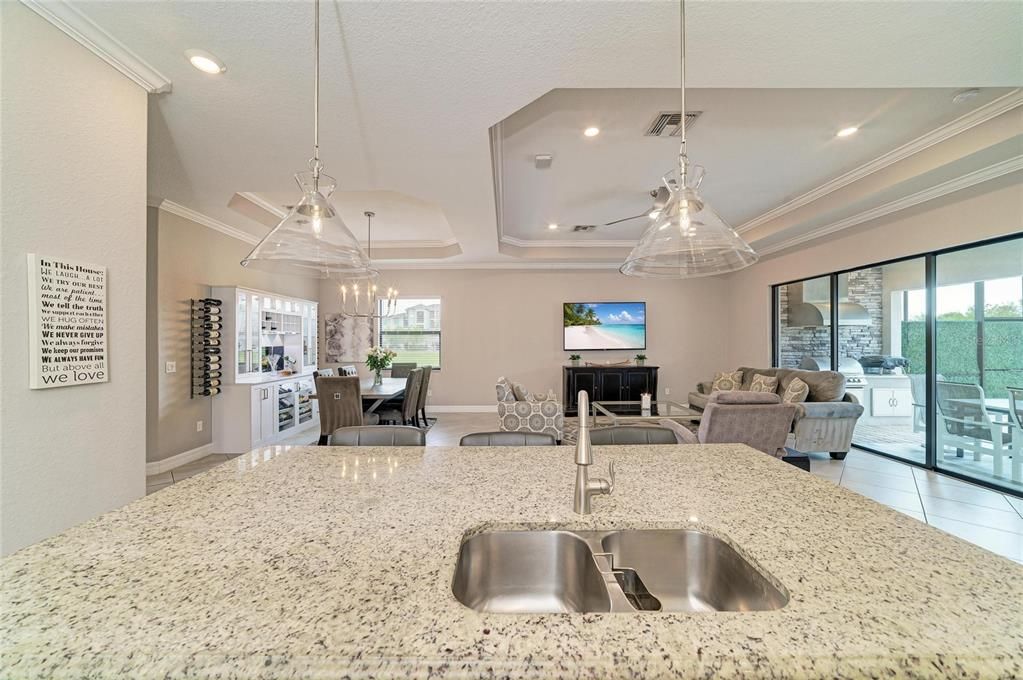 Activo con contrato: $985,000 (4 camas, 4 baños, 2868 Pies cuadrados)