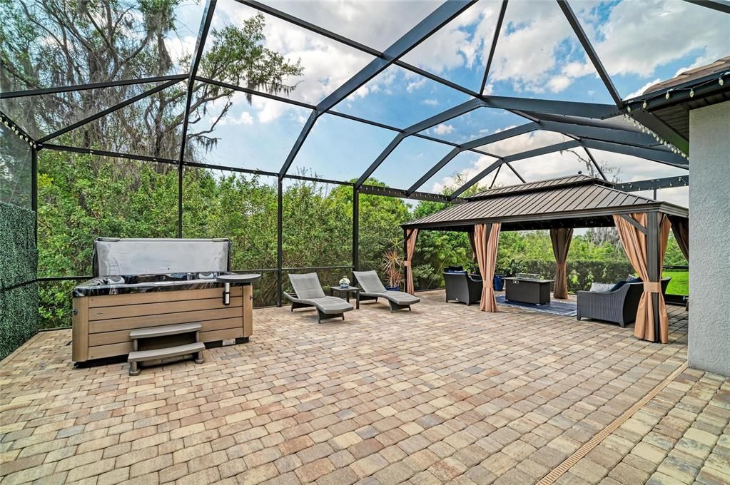 Activo con contrato: $985,000 (4 camas, 4 baños, 2868 Pies cuadrados)