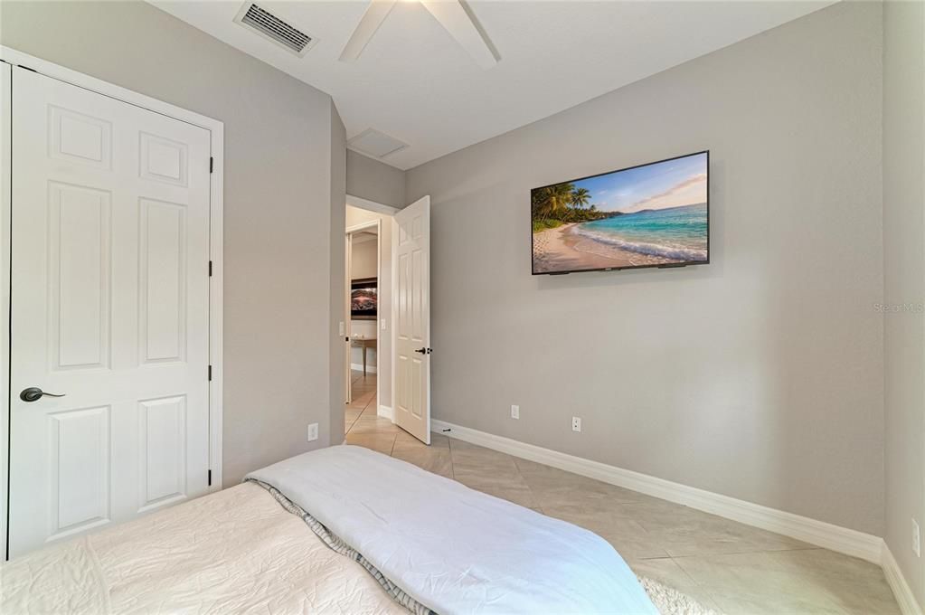 Activo con contrato: $985,000 (4 camas, 4 baños, 2868 Pies cuadrados)