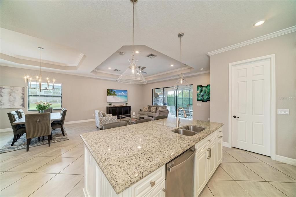 Activo con contrato: $985,000 (4 camas, 4 baños, 2868 Pies cuadrados)
