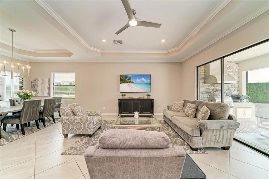 Activo con contrato: $985,000 (4 camas, 4 baños, 2868 Pies cuadrados)
