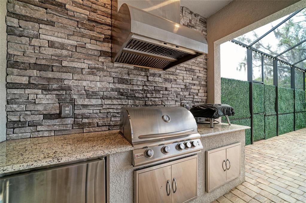 Activo con contrato: $985,000 (4 camas, 4 baños, 2868 Pies cuadrados)