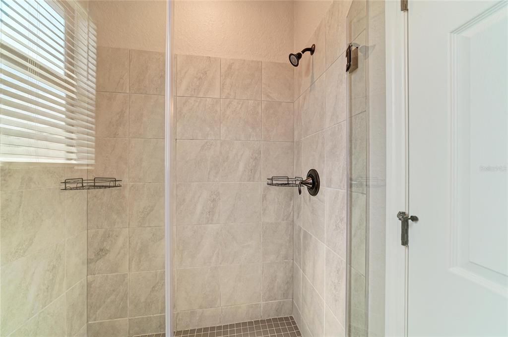 Activo con contrato: $985,000 (4 camas, 4 baños, 2868 Pies cuadrados)