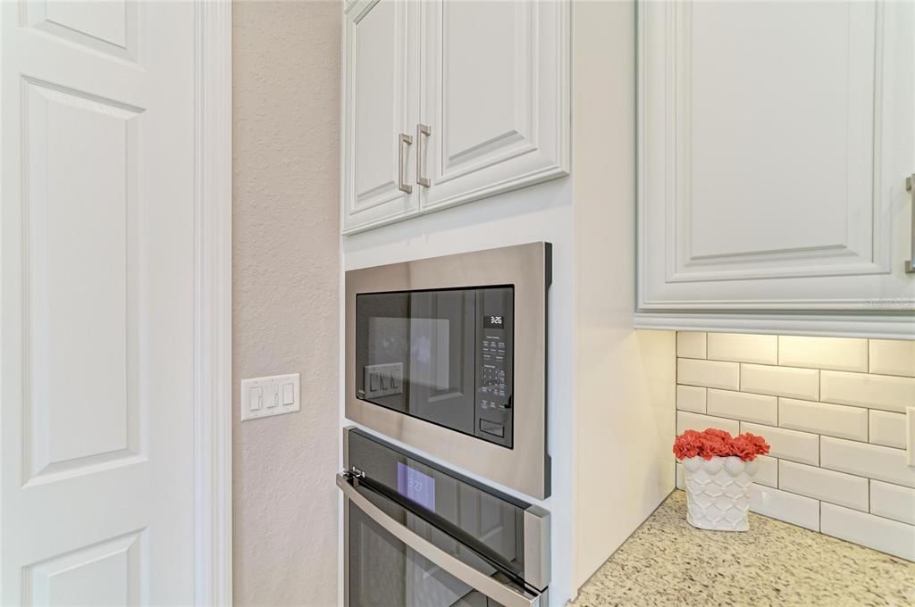 Activo con contrato: $985,000 (4 camas, 4 baños, 2868 Pies cuadrados)