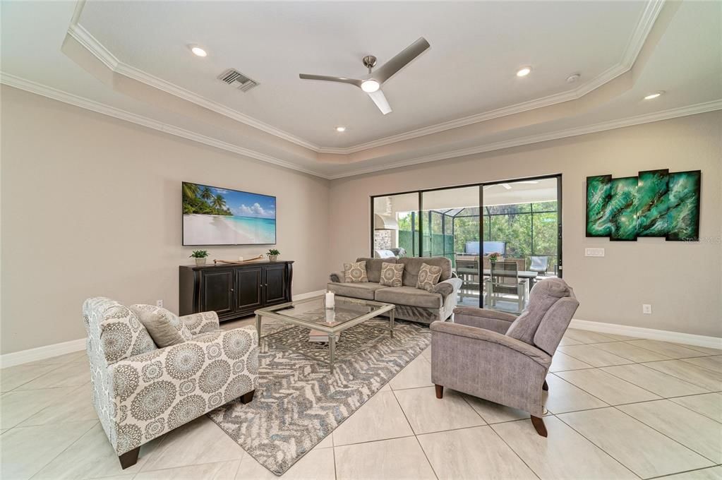 Activo con contrato: $985,000 (4 camas, 4 baños, 2868 Pies cuadrados)