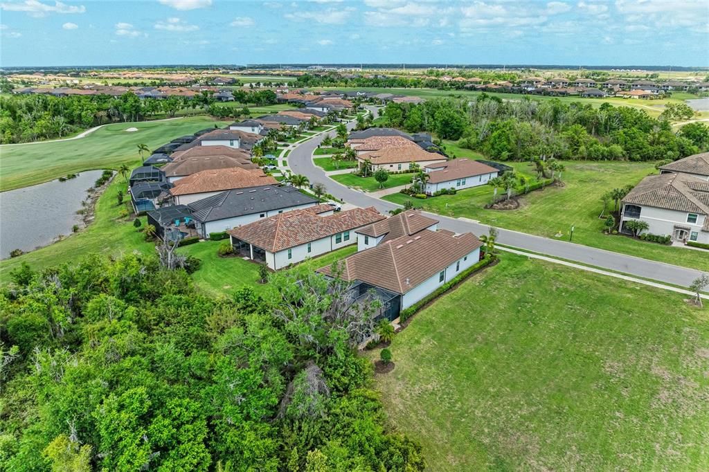 Activo con contrato: $985,000 (4 camas, 4 baños, 2868 Pies cuadrados)