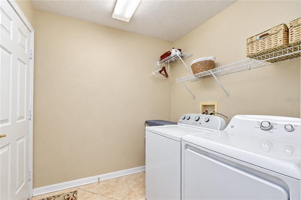 En Venta: $600,000 (4 camas, 2 baños, 2880 Pies cuadrados)