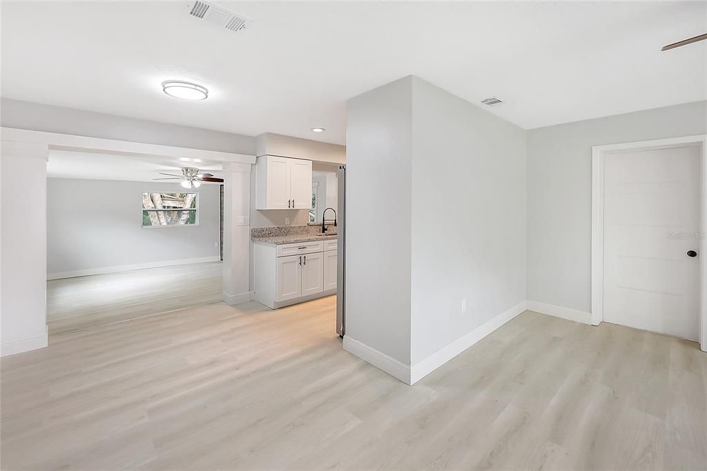 En Venta: $295,000 (3 camas, 2 baños, 1272 Pies cuadrados)