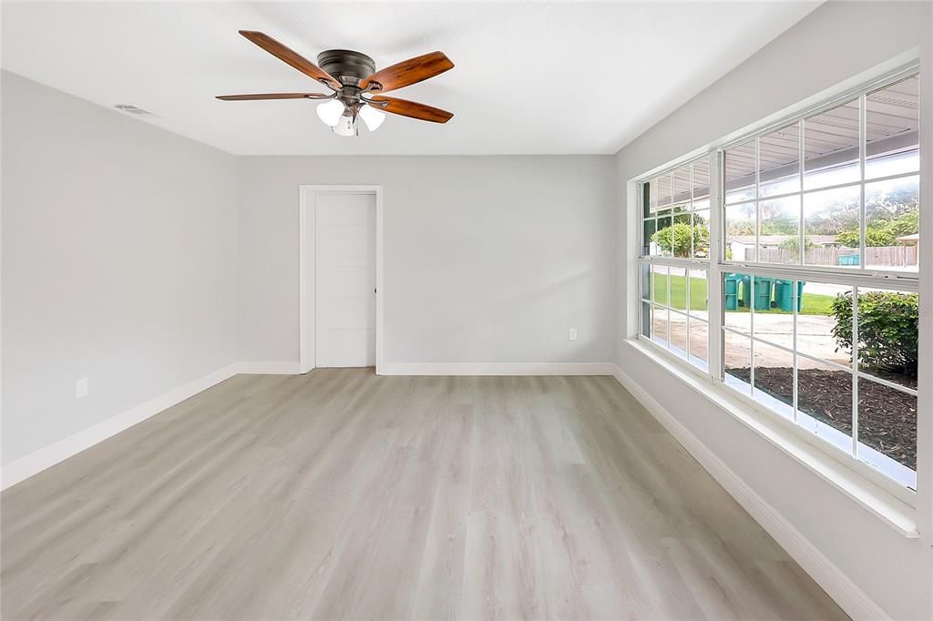 En Venta: $295,000 (3 camas, 2 baños, 1272 Pies cuadrados)
