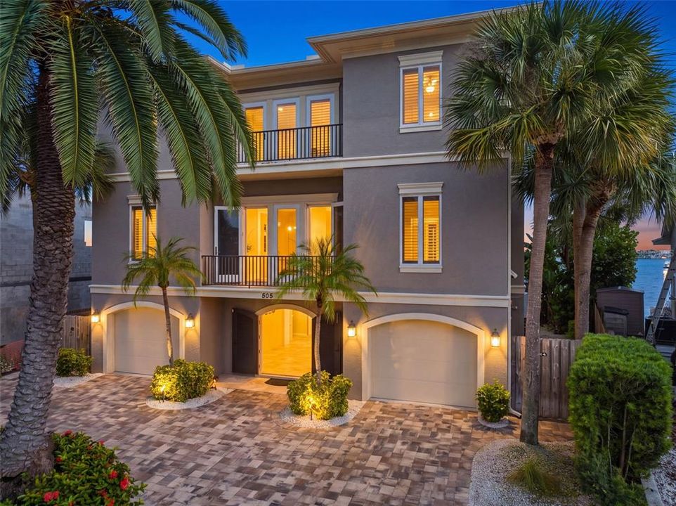 На продажу: $3,299,000 (5 спален, 2 ванн, 3252 Квадратных фут)