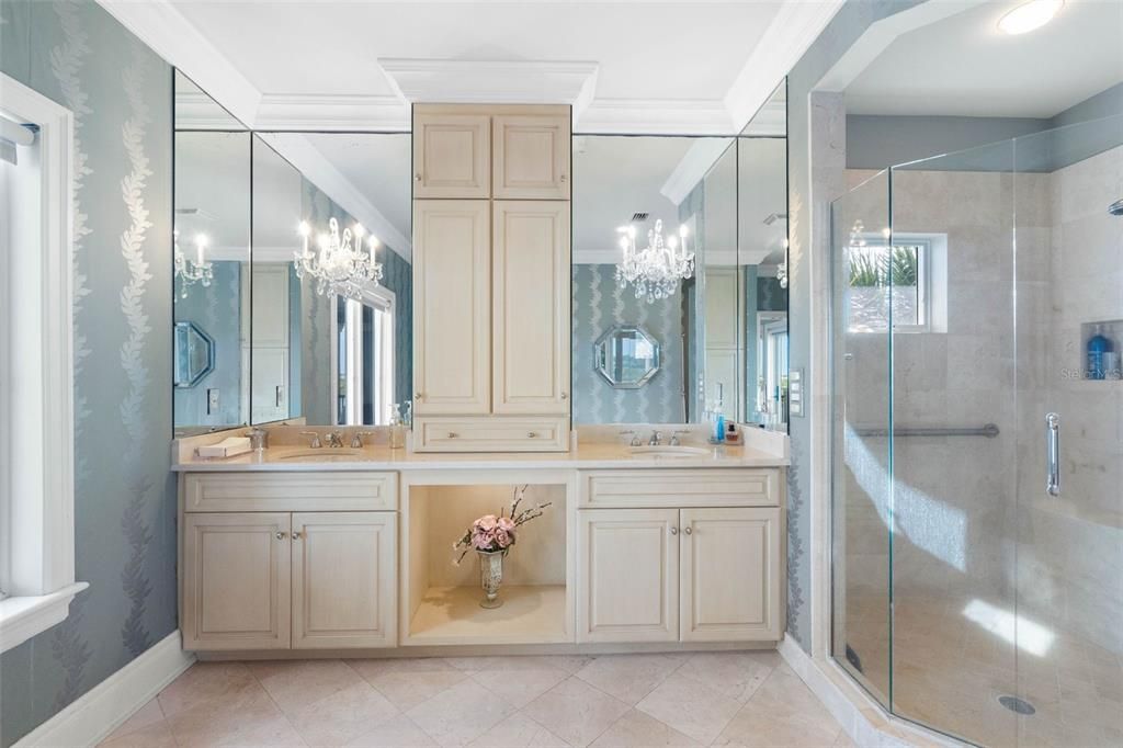 На продажу: $3,299,000 (5 спален, 2 ванн, 3252 Квадратных фут)