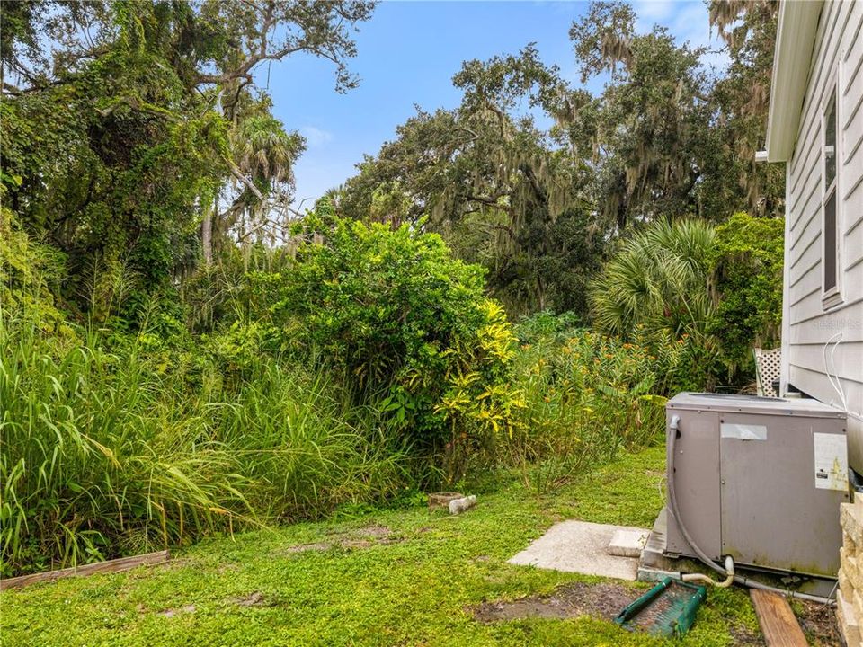 For Sale: $140,000 (2 beds, 2 baths, 1096 Square Feet)