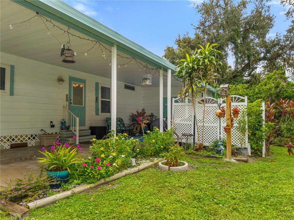 For Sale: $140,000 (2 beds, 2 baths, 1096 Square Feet)