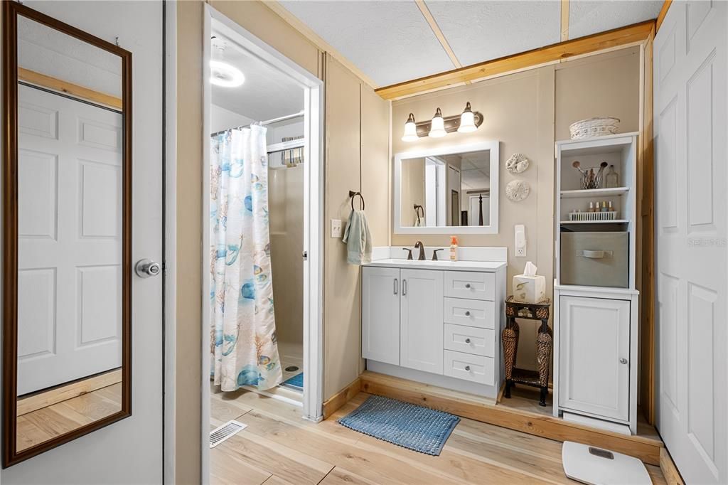 For Sale: $140,000 (2 beds, 2 baths, 1096 Square Feet)