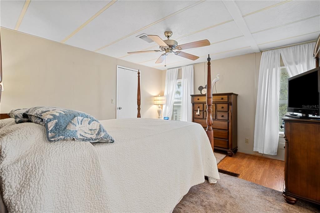 For Sale: $140,000 (2 beds, 2 baths, 1096 Square Feet)
