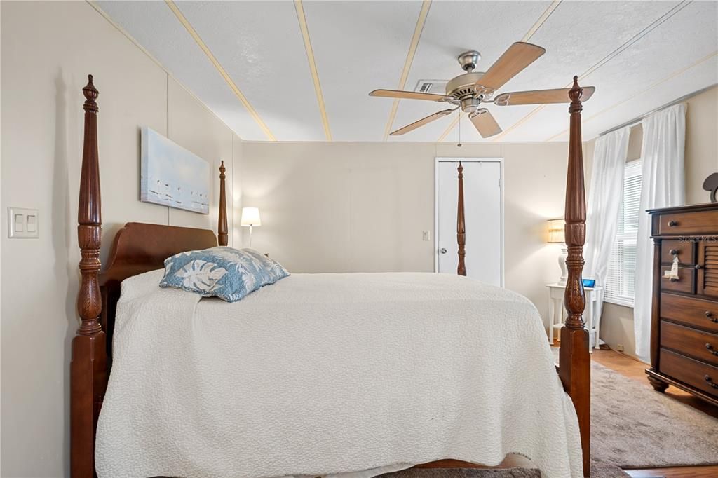 For Sale: $140,000 (2 beds, 2 baths, 1096 Square Feet)