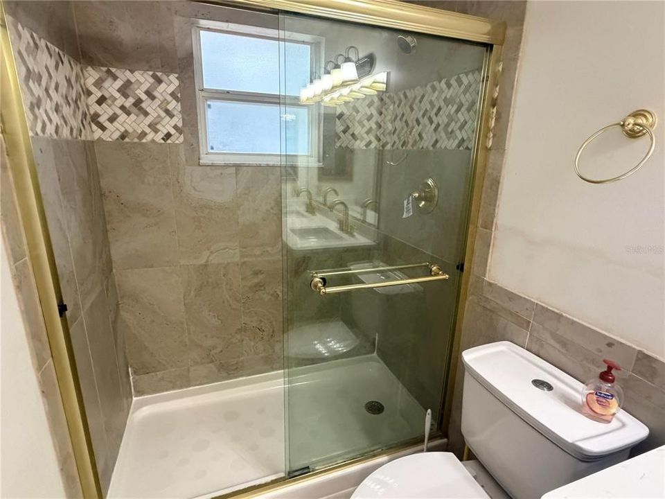 Под контрактом: $210,000 (3 спален, 2 ванн, 1332 Квадратных фут)