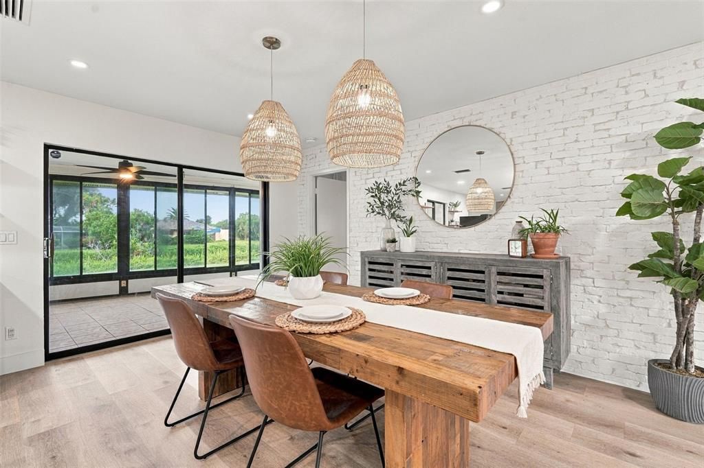 En Venta: $435,000 (3 camas, 2 baños, 1965 Pies cuadrados)