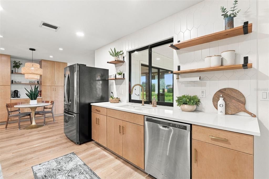 En Venta: $435,000 (3 camas, 2 baños, 1965 Pies cuadrados)