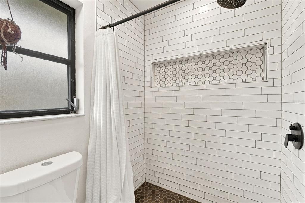 En Venta: $435,000 (3 camas, 2 baños, 1965 Pies cuadrados)