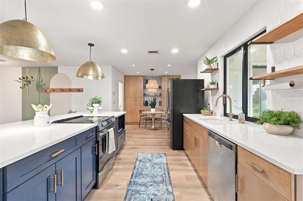 En Venta: $435,000 (3 camas, 2 baños, 1965 Pies cuadrados)