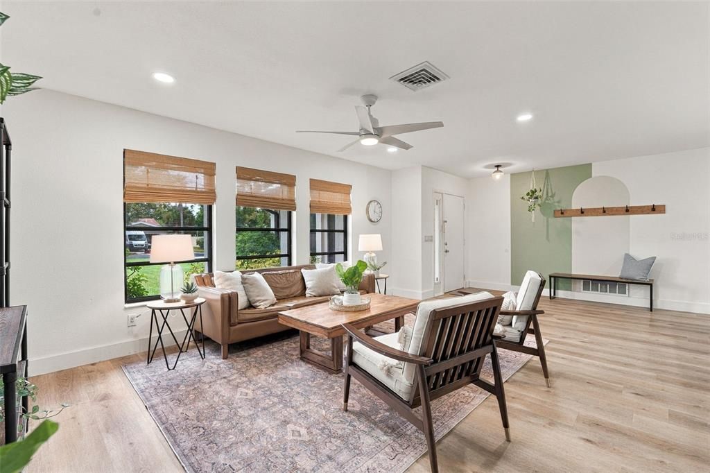 En Venta: $435,000 (3 camas, 2 baños, 1965 Pies cuadrados)