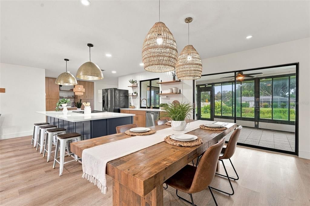En Venta: $435,000 (3 camas, 2 baños, 1965 Pies cuadrados)
