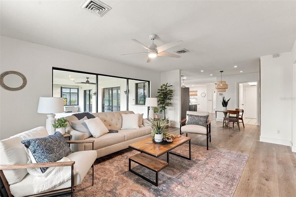 En Venta: $435,000 (3 camas, 2 baños, 1965 Pies cuadrados)